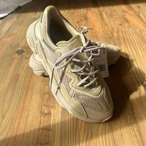 NWT Ozweego Adidas in Magic Beige ✨